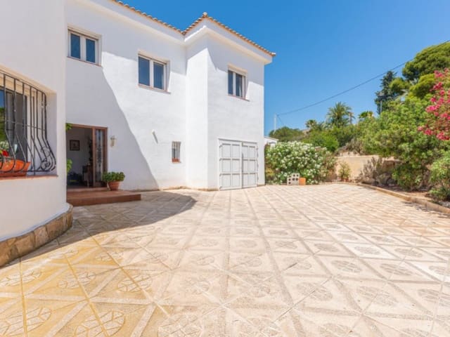 5 soveværelse Villa til salg i Venta Lanuza, El Campello med swimmingpool garage - € 750.000 (Ref: 8399722)