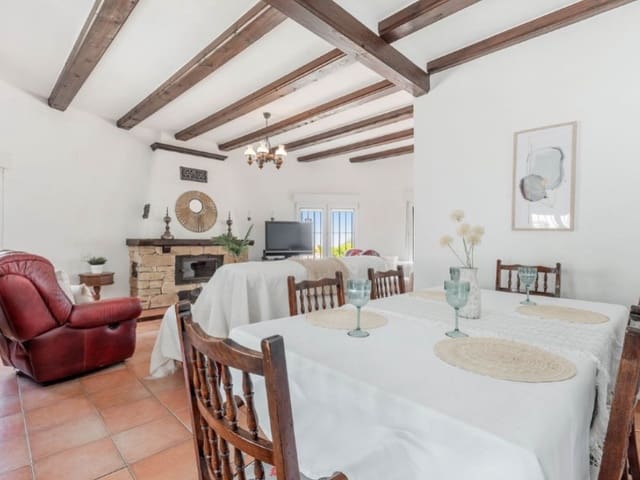 5 soveværelse Villa til salg i Venta Lanuza, El Campello med swimmingpool garage - € 750.000 (Ref: 8399722)