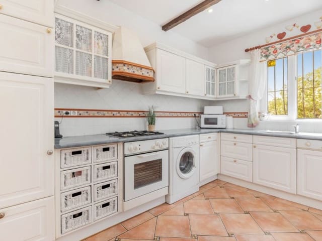 5 soveværelse Villa til salg i Venta Lanuza, El Campello med swimmingpool garage - € 750.000 (Ref: 8399722)