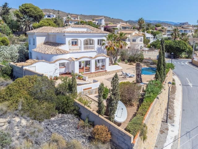 5 soveværelse Villa til salg i Venta Lanuza, El Campello med swimmingpool garage - € 750.000 (Ref: 8399722)