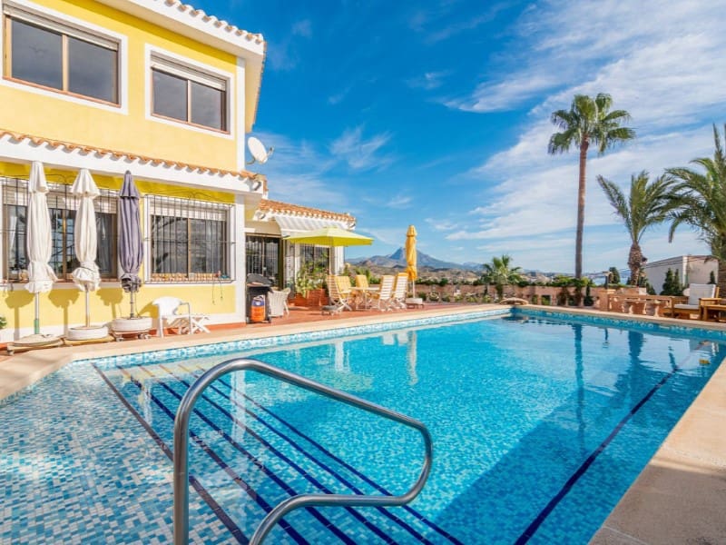 5 quarto Moradia para venda em El Campello com piscina - 1 300 000 € (Ref: 8457617)