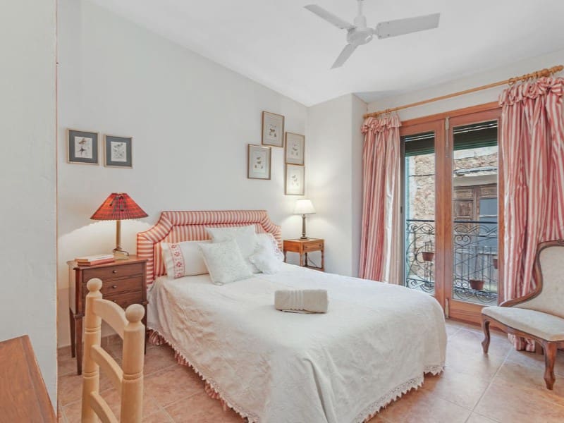 5 sypialnia Finka/Dom wiejski na sprzedaż w Relleu z basenem garażem - 975 000 € (Ref: 8561014)