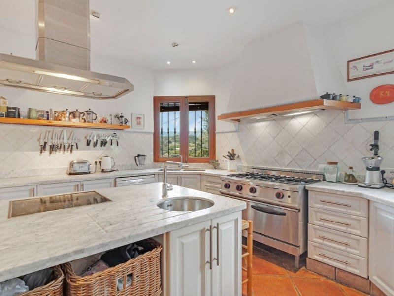 5 sypialnia Finka/Dom wiejski na sprzedaż w Relleu z basenem garażem - 975 000 € (Ref: 8561014)