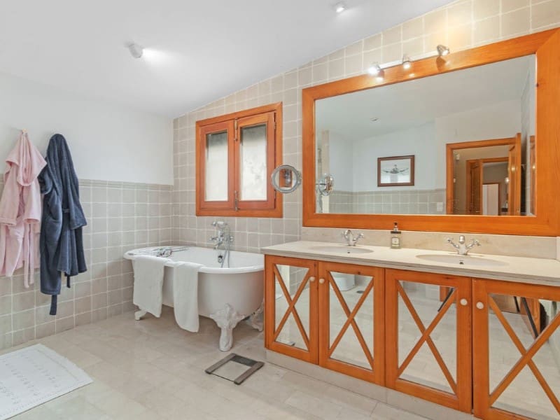 5 sypialnia Finka/Dom wiejski na sprzedaż w Relleu z basenem garażem - 975 000 € (Ref: 8561014)