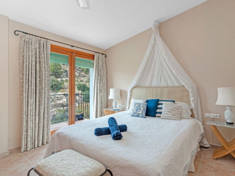 5 sypialnia Finka/Dom wiejski na sprzedaż w Relleu z basenem garażem - 975 000 € (Ref: 8561014)