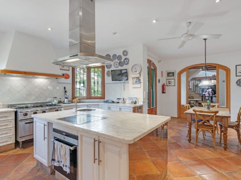 5 sypialnia Finka/Dom wiejski na sprzedaż w Relleu z basenem garażem - 975 000 € (Ref: 8561014)