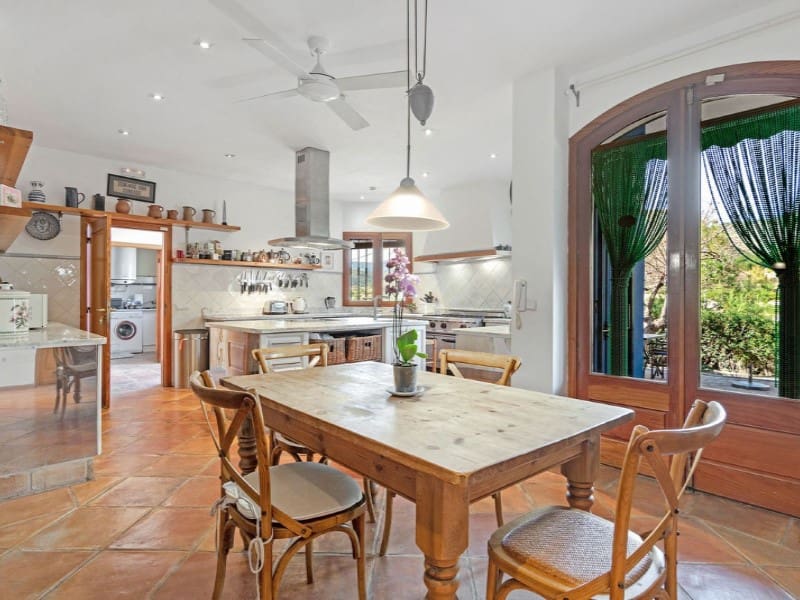 5 sypialnia Finka/Dom wiejski na sprzedaż w Relleu z basenem garażem - 975 000 € (Ref: 8561014)