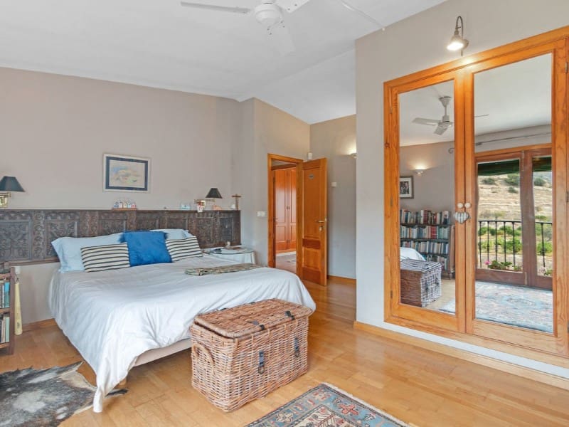 5 sypialnia Finka/Dom wiejski na sprzedaż w Relleu z basenem garażem - 975 000 € (Ref: 8561014)