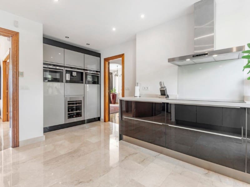 5 soveværelse Villa til salg i El Campello med garage - € 1.900.000 (Ref: 8594758)