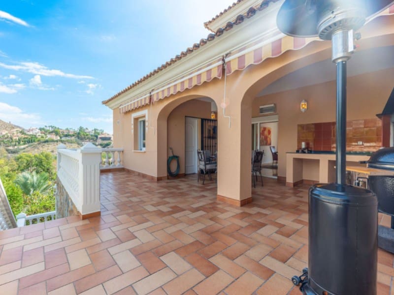 5 soveværelse Villa til salg i El Campello med garage - € 1.900.000 (Ref: 8594758)