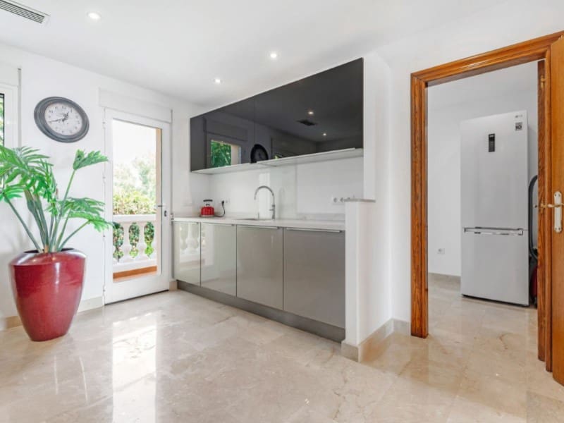 5 soveværelse Villa til salg i El Campello med garage - € 1.900.000 (Ref: 8594758)