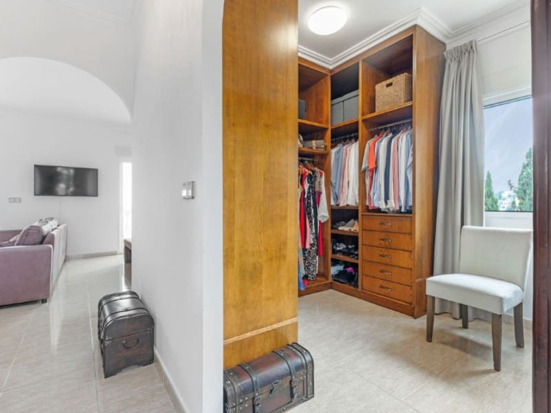 5 soveværelse Villa til salg i El Campello med garage - € 1.900.000 (Ref: 8594758)