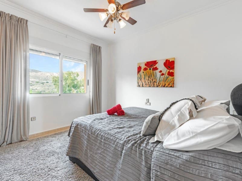 5 soveværelse Villa til salg i El Campello med garage - € 1.900.000 (Ref: 8594758)