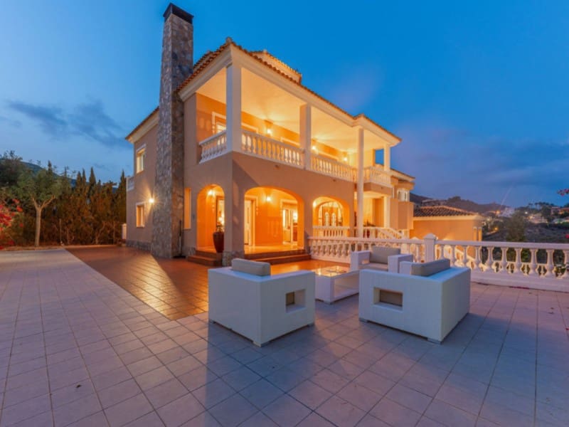 5 soveværelse Villa til salg i El Campello med garage - € 1.900.000 (Ref: 8594758)