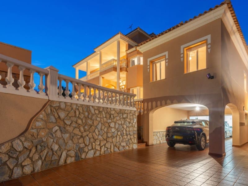 5 soveværelse Villa til salg i El Campello med garage - € 1.900.000 (Ref: 8594758)