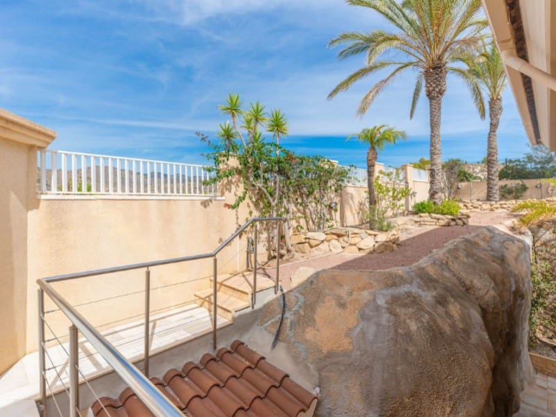 4 soverom Villa til salgs i El Campello med svømmebasseng garasje - € 1 135 000 (Ref: 8599044)