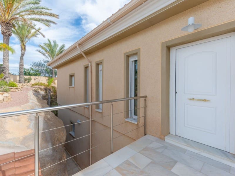 4 soverom Villa til salgs i El Campello med svømmebasseng garasje - € 1 135 000 (Ref: 8599044)