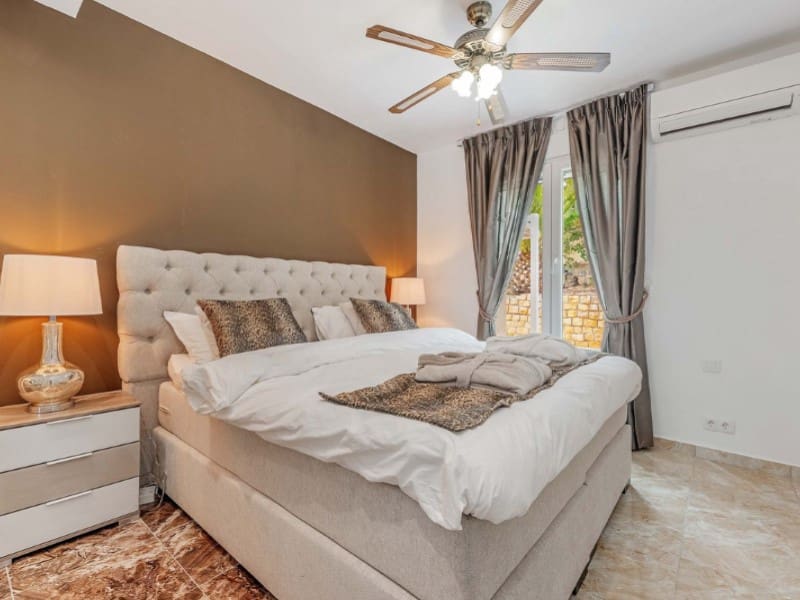 3 soveværelse Villa til salg i El Campello med swimmingpool garage - € 1.850.000 (Ref: 8701569)