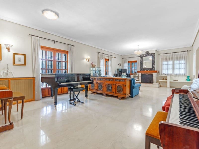 5 soverom Villa til salgs i Santa Faz med svømmebasseng garasje - € 1 525 000 (Ref: 8904950)