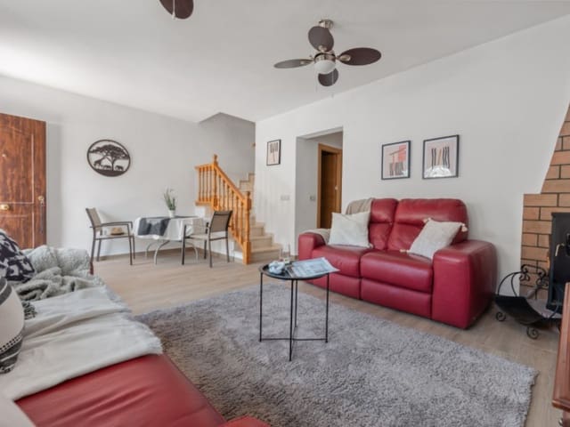 4 bedroom Townhouse for sale in El Campello with garage - € 289,000 (Ref: 9110666)