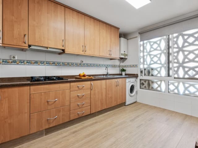 4 bedroom Townhouse for sale in El Campello with garage - € 289,000 (Ref: 9110666)