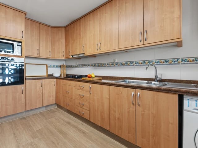 4 bedroom Townhouse for sale in El Campello with garage - € 289,000 (Ref: 9110666)