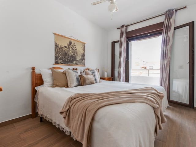 4 bedroom Townhouse for sale in El Campello with garage - € 289,000 (Ref: 9110666)