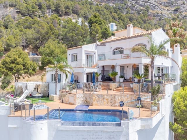 4 Zimmer Villa zu verkaufen in Altea mit Garage - 1.569.000 € (Ref: 9142908)