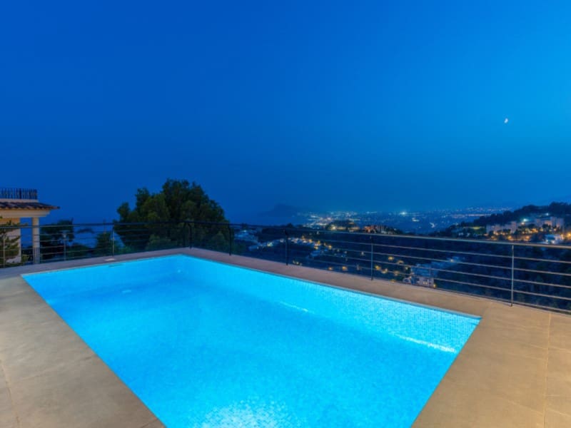 4 bedroom Villa for sale in Altea with garage - € 2,095,000 (Ref: 9239993)