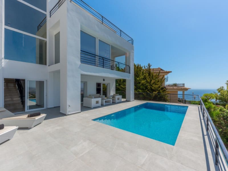 4 bedroom Villa for sale in Altea with garage - € 2,095,000 (Ref: 9239993)