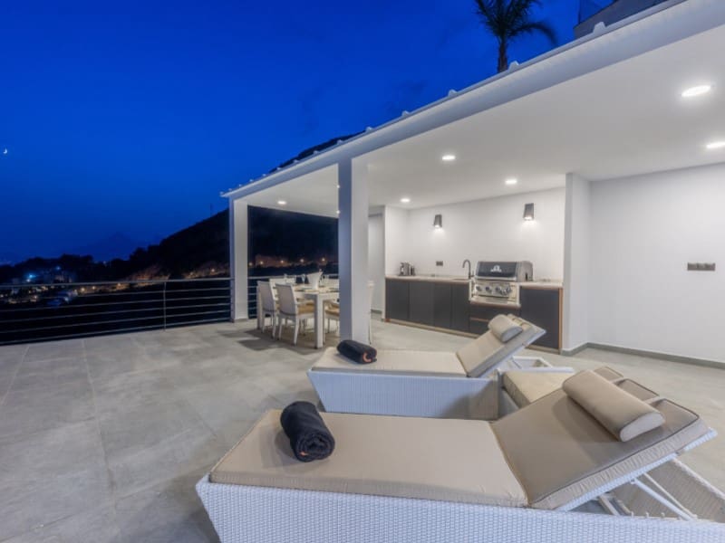 4 bedroom Villa for sale in Altea with garage - € 2,095,000 (Ref: 9239993)