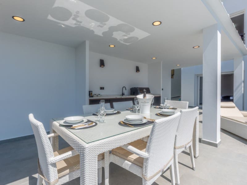 4 bedroom Villa for sale in Altea with garage - € 2,095,000 (Ref: 9239993)