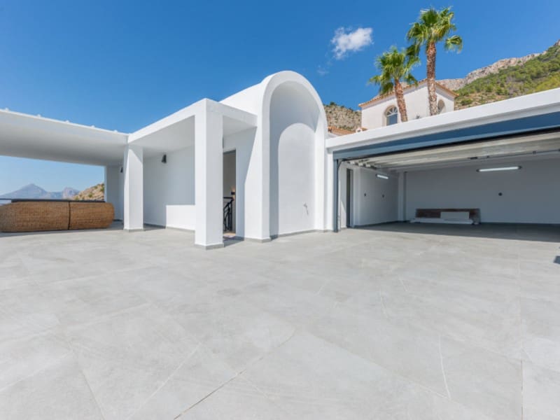 4 bedroom Villa for sale in Altea with garage - € 2,095,000 (Ref: 9239993)