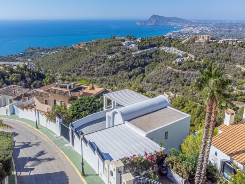 4 bedroom Villa for sale in Altea with garage - € 2,095,000 (Ref: 9239993)