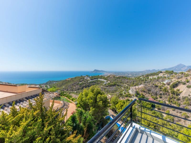 4 bedroom Villa for sale in Altea with garage - € 2,095,000 (Ref: 9239993)