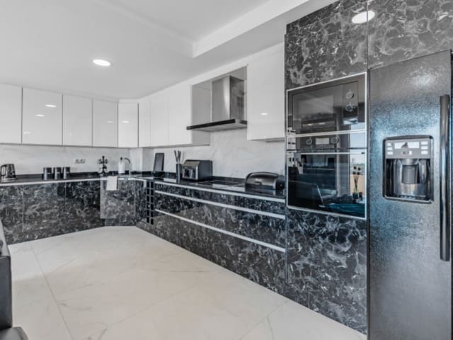 3 soverom Leilighet til salgs i El Campello med garasje - € 595 000 (Ref: 9239995)