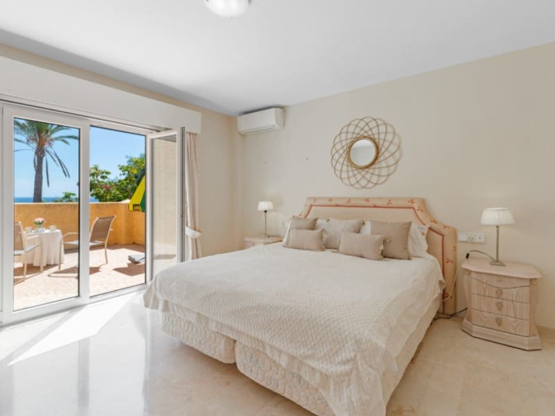 5 bedroom Villa for sale in La Villajoyosa / Vila Joiosa with garage - € 1,950,000 (Ref: 9255572)