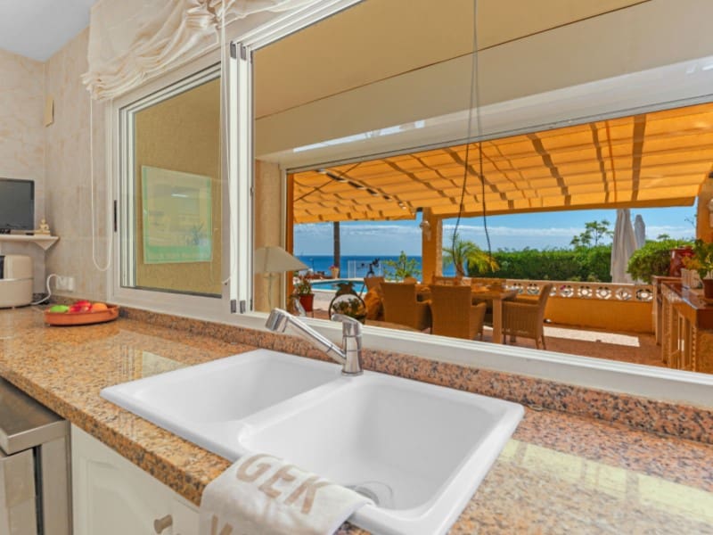 5 bedroom Villa for sale in La Villajoyosa / Vila Joiosa with garage - € 1,950,000 (Ref: 9255572)