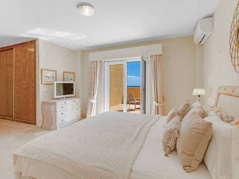 5 bedroom Villa for sale in La Villajoyosa / Vila Joiosa with garage - € 1,950,000 (Ref: 9255572)