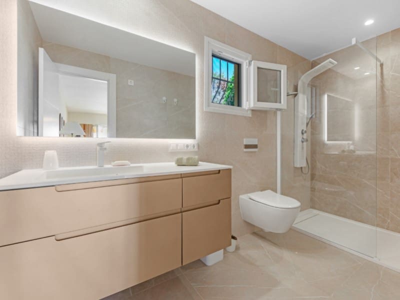 5 bedroom Villa for sale in La Villajoyosa / Vila Joiosa with garage - € 1,950,000 (Ref: 9255572)