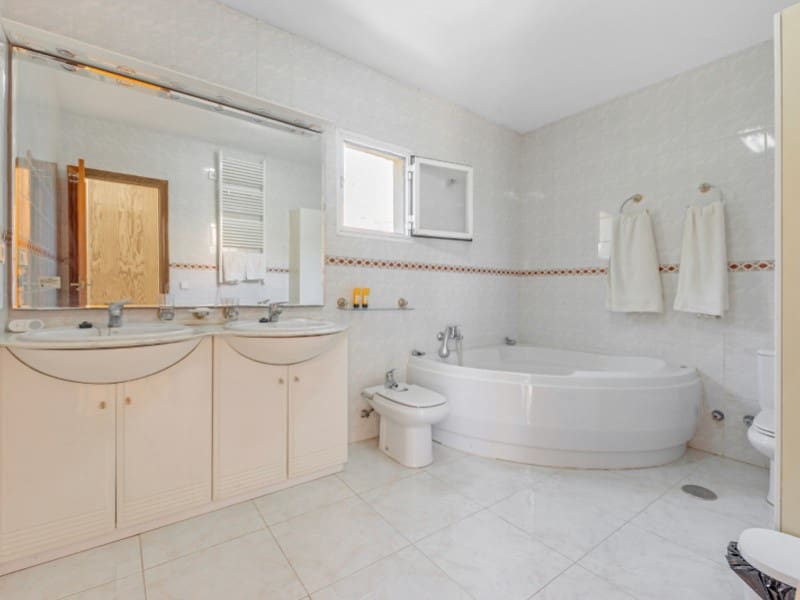 5 bedroom Villa for sale in La Villajoyosa / Vila Joiosa with garage - € 1,950,000 (Ref: 9255572)