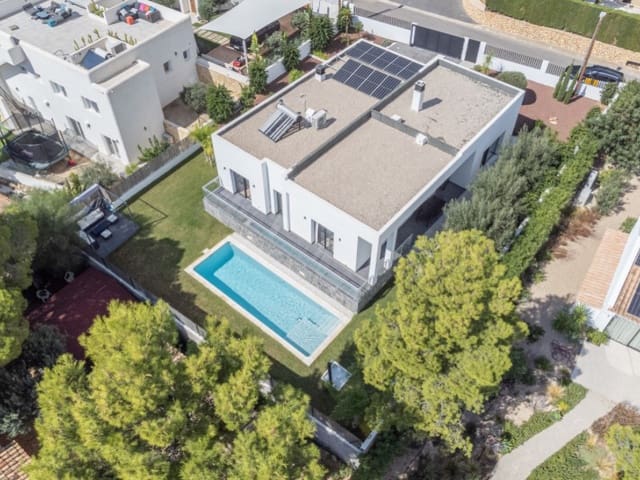 4 soveværelse Villa til salg i Altea la Vella, Altea med swimmingpool - € 995.000 (Ref: 9308564)