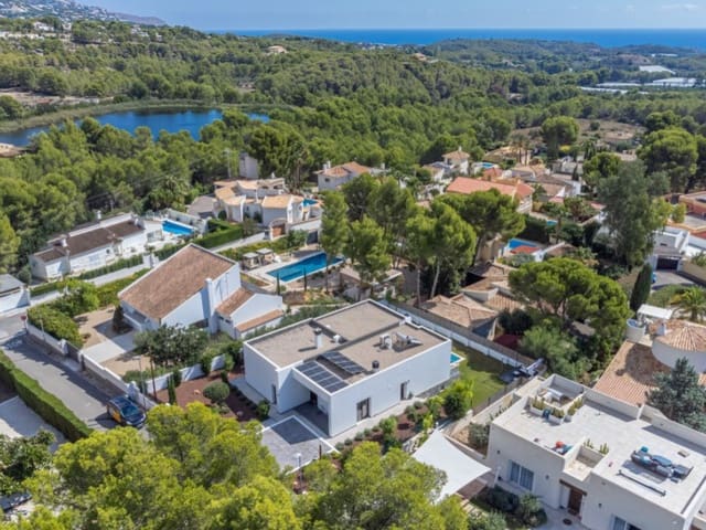 4 soveværelse Villa til salg i Altea la Vella, Altea med swimmingpool - € 995.000 (Ref: 9308564)