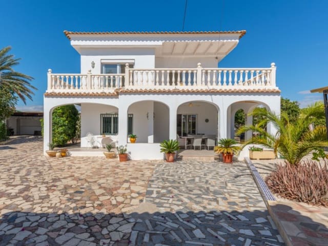 5 makuuhuone Huvila myytävänä paikassa San Juan de Alicante / Sant Joan d'Alacant mukana uima-altaan 
autotalli - 649 000 € (Ref: 9308565)