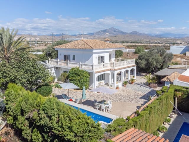 5 makuuhuone Huvila myytävänä paikassa San Juan de Alicante / Sant Joan d'Alacant mukana uima-altaan 
autotalli - 649 000 € (Ref: 9308565)