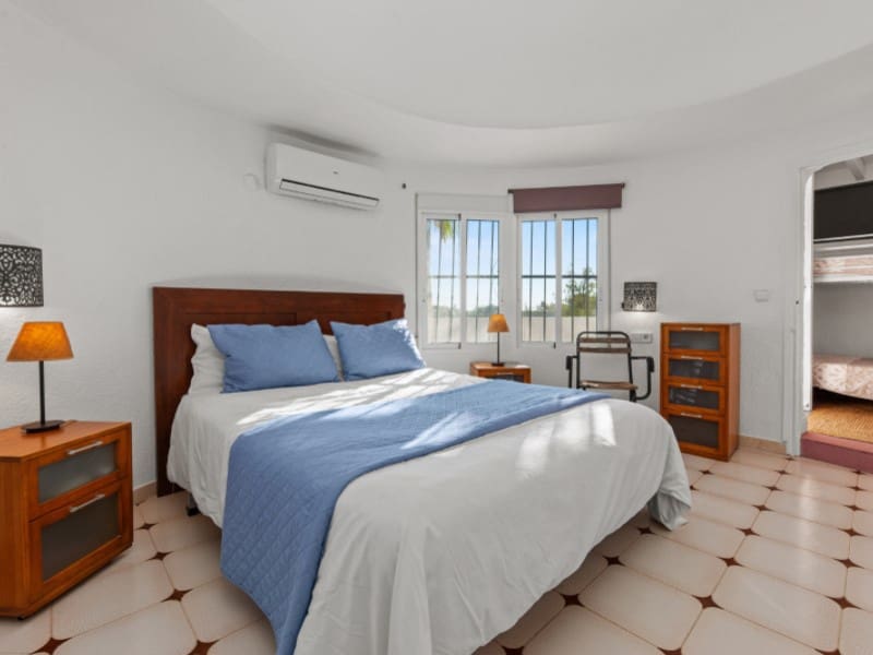 8 chambre Villa/Maison à vendre à El Campello avec piscine garage - 700 000 € (Ref: 9375360)