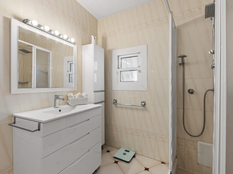 8 chambre Villa/Maison à vendre à El Campello avec piscine garage - 700 000 € (Ref: 9375360)