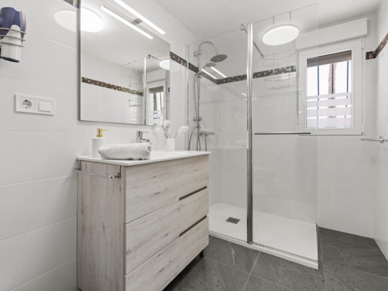 8 chambre Villa/Maison à vendre à El Campello avec piscine garage - 700 000 € (Ref: 9375360)