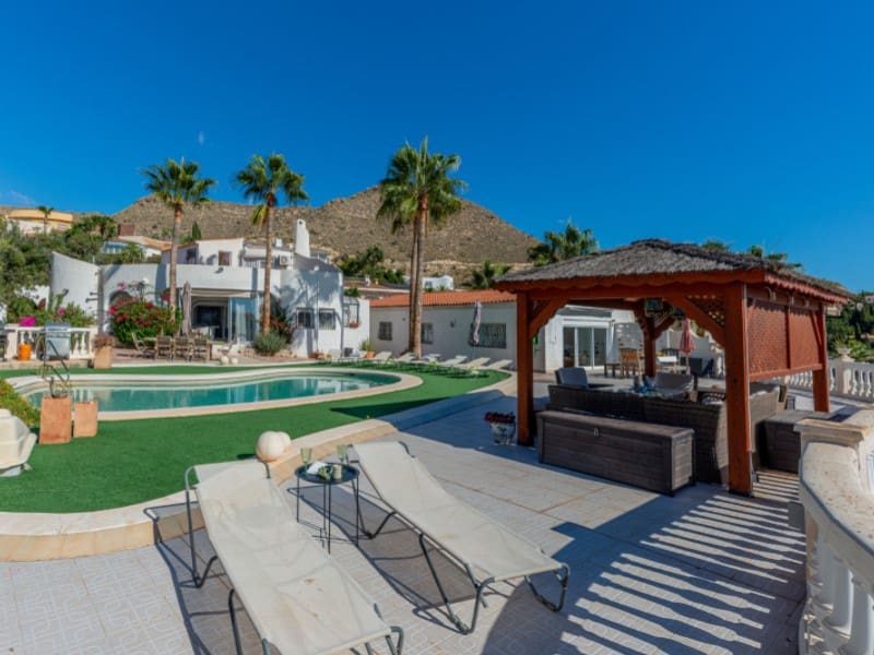 8 chambre Villa/Maison à vendre à El Campello avec piscine garage - 700 000 € (Ref: 9375360)