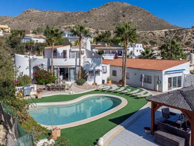8 soveværelse Villa til salg i Coveta Fuma, El Campello med swimmingpool garage - € 700.000 (Ref: 9375360)